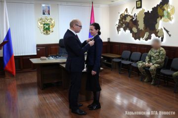 Глава ВГА Харьковской области Виталий Ганчев наградил медалями «За участие в Харьковском сопротивлении» харьковчан, которые в 2014 году отстаивали право говорить на русском языке, принимали активное участие в защите города...