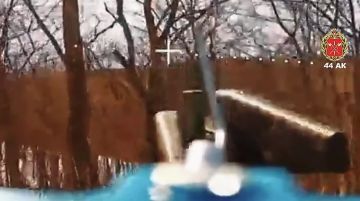 Связь оборвалась. На кадрах — работа расчёта БпЛА 44 Армейского корпуса по инфраструктуре связи противника