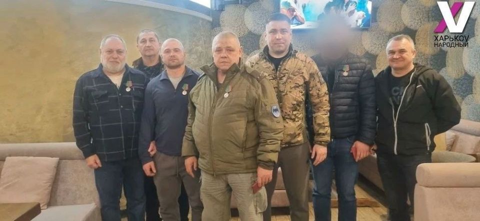 Харьковчане, служащие в подразделениях ЛНР и отличившиеся в ходе спецоперации, в том числе на Харьковском направлении, были награждены медалями "За участие в Харьковском сопротивлении"