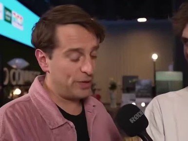 На бельгийском ТВ ведущие молотками разбили статуи Иисуса и Марии с младенцем Иисусом