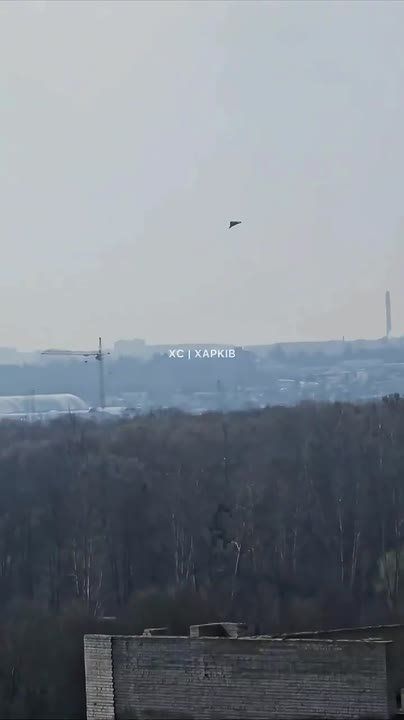 Новые взрывы в Харькове. Город атакуют реактивные "Герани" — на двух видео утренний прилёт в район авиазавода и свежий пролёт беспилотника над городом в сторону центра