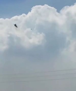 ������������ F-15 ��������� ����������� �������� "�����", ��������� �� ���� � ������ ��������� ������, �� ���������