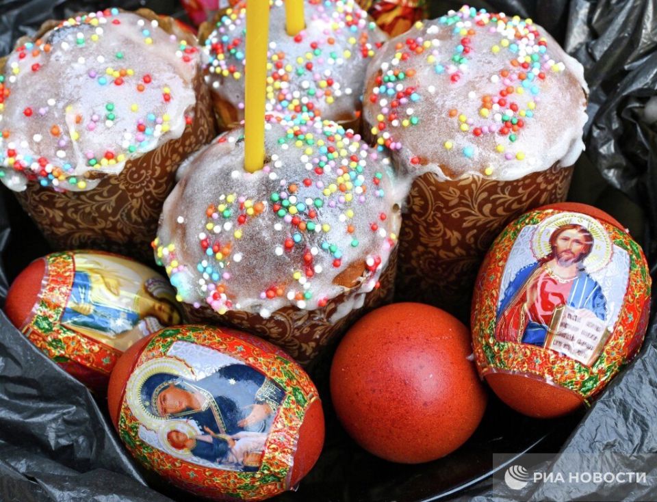 Россияне в пасхальную неделю съедают более 80 миллионов куличей и 200 миллионов яиц, рассказали в РСХБ