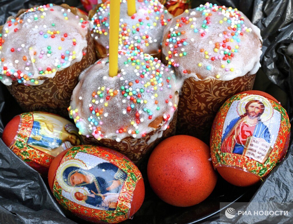 Россияне в пасхальную неделю съедают более 80 миллионов куличей и 200 миллионов яиц, рассказали в РСХБ