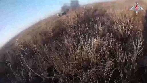 Минобороны России: Военнослужащие 59-го танкового полка доставляют провизию, боеприпасы и медикаменты передовым подразделениям группировки «Запад»