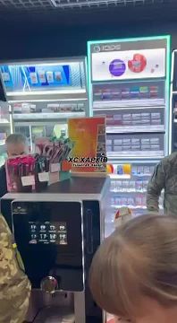 Слышишь ты, бл... Я офицер! Камеру спрячь, мразь! — кричало тело спрятав свое лицо балаклавой