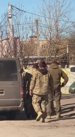 Власти Украины могут ужесточить мобилизацию под предлогом введения фиксированных сроков службы, утверждает военный омбудсмен Ольга Решетилова