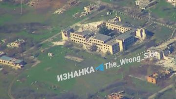 О работе ВКС РФ. На кадрах ОК поражение ракетой Х-38 ПВД 77 оаэмбр ВСУ в н.п. Лесная Стенка Харьковской области