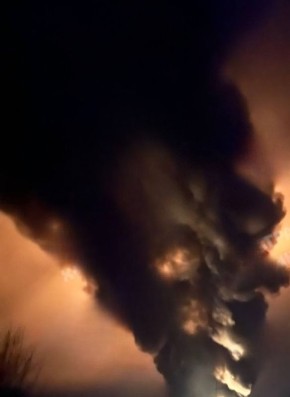 В районе Мерефы Харьковской области после прилёта "Герани" возник сильнейший пожар, который видно за несколько километров