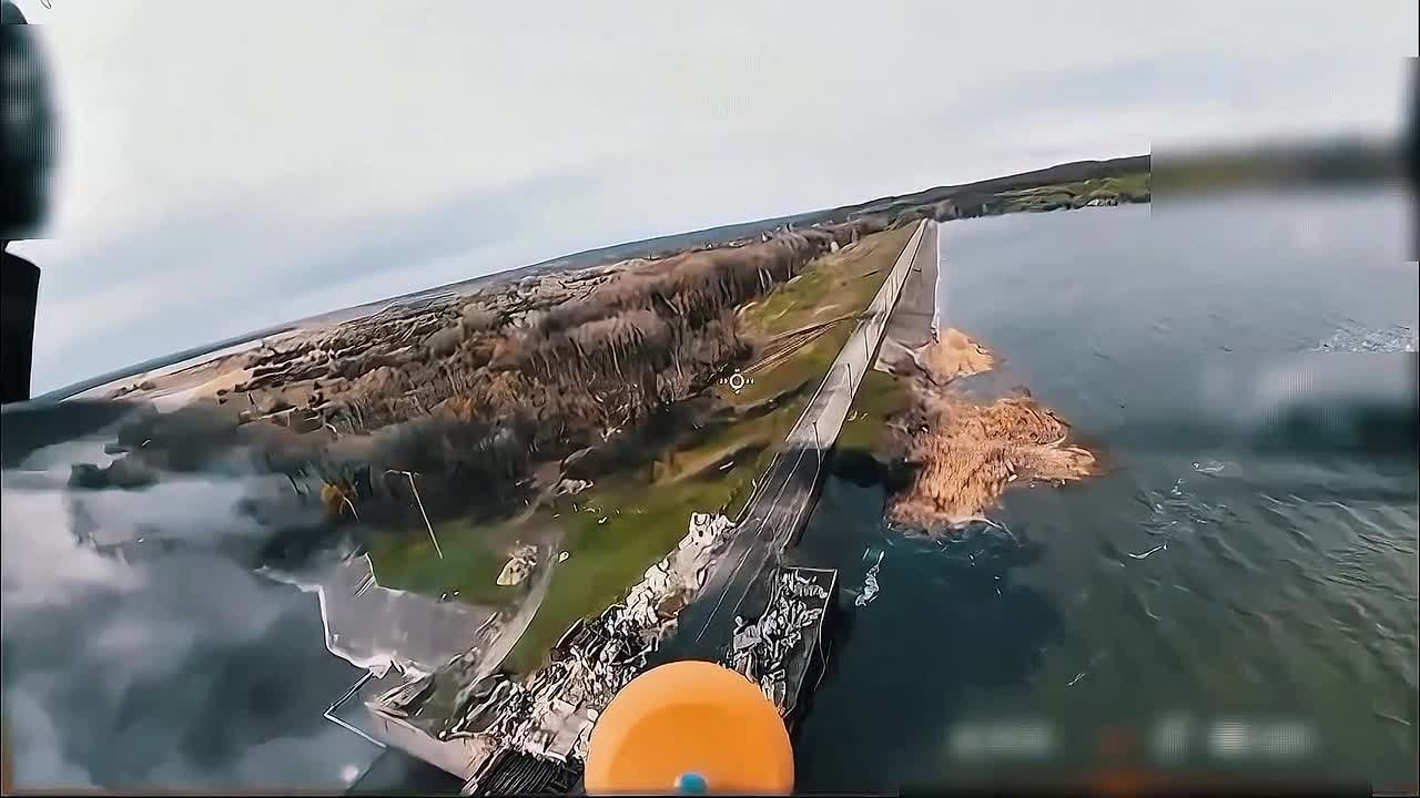 В сети появились кадры объективного контроля удара по дамбе