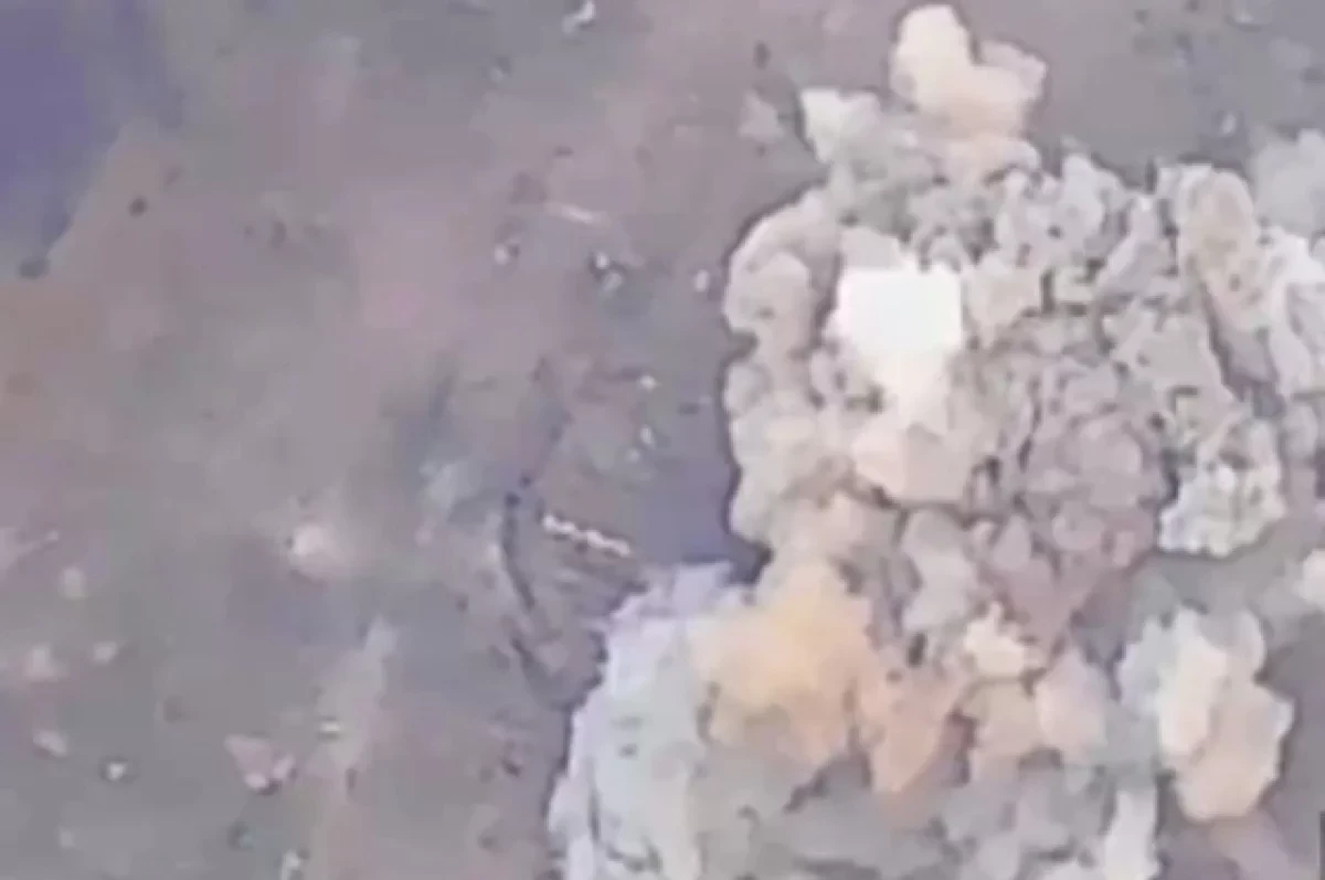 Сводка СВО, 15 апреля. Многотонные фугасные бомбы ударили по военному заводу «Химпром» в Сумах, выпускающему компоненты топлива для украинских баллистических ракет