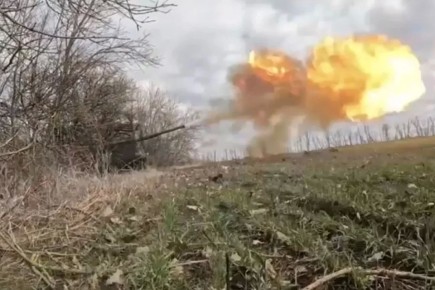 Российские танкисты уничтожают врага под Харьковом