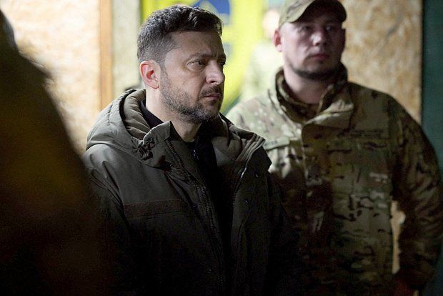 Зеленский провел совещание по обороне с главкомом ВСУ Сырским