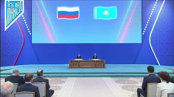 Президенты России и Казахстана Владимир Путин и Касым-Жомарт Токаев выступили с заявлениями для прессы