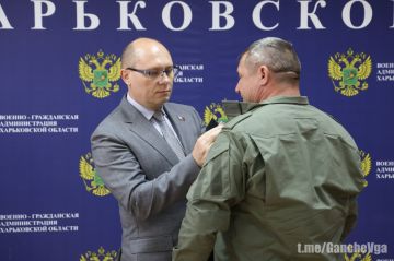 Виталий Ганчев: В преддверии Дня России наградил отличившихся бойцов «Барс-Белгород» и участников харьковского сопротивления медалью «За воссоединение Харьковской области с Россией»