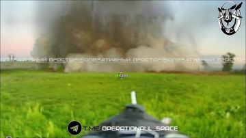 Купянское направление.. В объективе FPV-дрона авиаудар при помощи четырех авиабомб ФАБ-500 с УМПК по мосту через реку Сенек в районе Грушевки