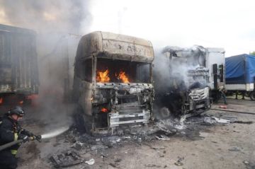 Два майора: В Харькове поражена стоянка грузовиков