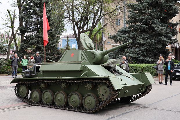 Захарова назвала варварством кражу танка Т-70 с братской могилы под Харьковом