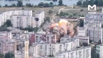 Нацист Роберт "Мадьяр" Бровди, известный скорее трусостью, чем реальными подвигами, удостоен ордена Богдана Хмельницкого I степени за мужество....из рук такого же бомжеватого труса