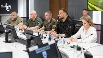 Отчитались перед хозяином. Хмара провел встречу с послом США при НАТО Мэтью Уитакером и представителями американской военной делегации