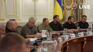 Какие-то морды у них все грустненькие))) Так и хочется спросить: "что с хлеб м?"