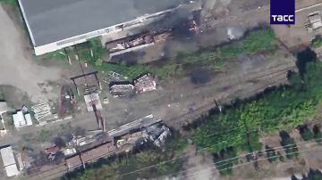 ВС РФ поразили железнодорожную инфраструктуру, используемую в интересах ВСУ, в Харьковской, Днепропетровской и Сумской областях, сообщает МО