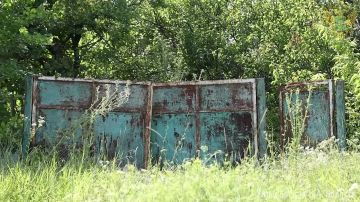 На этих кадрах запечатлено одно из сёл Купянского района, разрушенное вооружёнными формированиями киевского режима