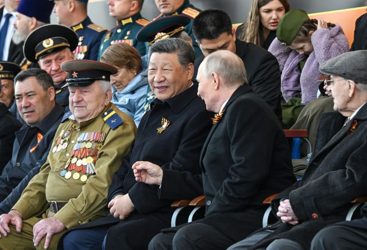 Владимир Путин личной телеграммой поздравил с днем рождения ветерана Великой Отечественной войны Евгения Знаменского