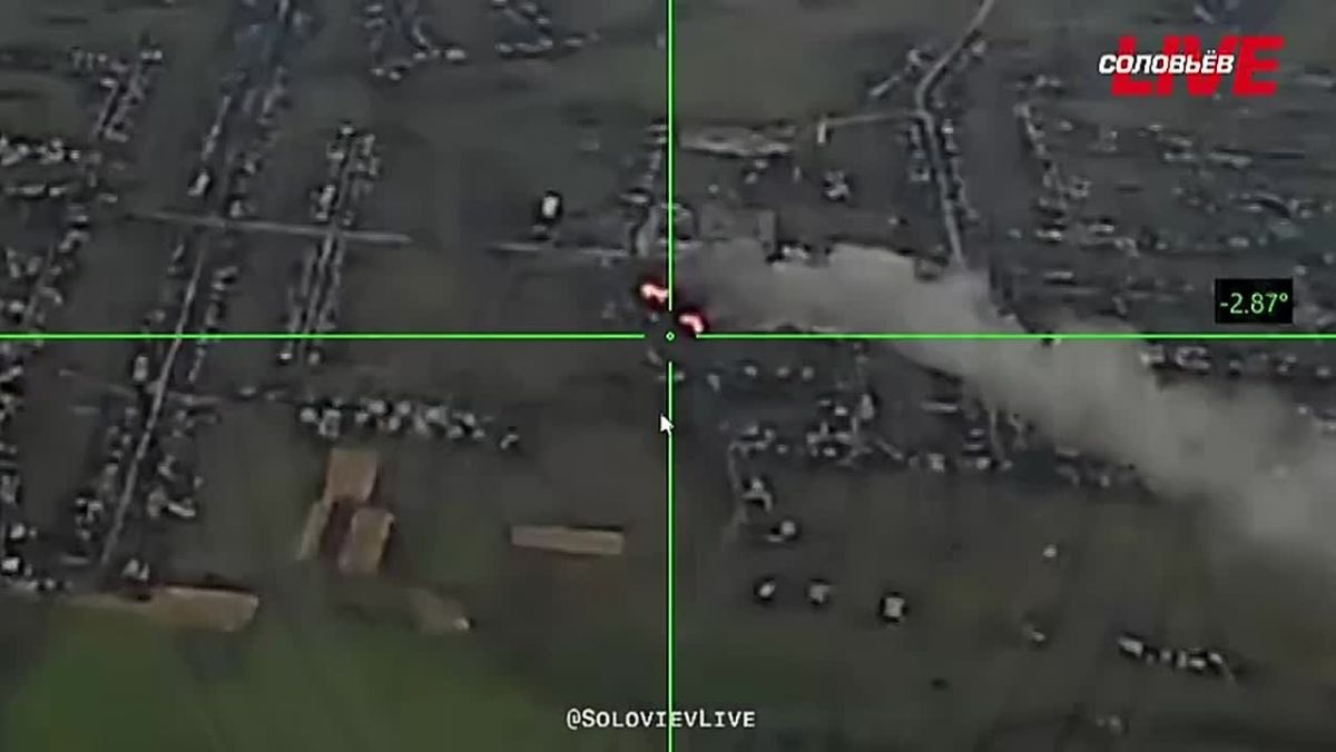 Минобороны России опубликовало видео ударов беспилотными летательными аппаратами по объектам тыловой и энергетической инфраструктуры ВСУ в Черниговской и Харьковской областях. На кадрах объективного контроля зафиксировано...