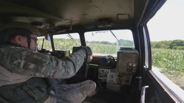 Владислав Шурыгин: Кадры боев за Кудеевку. При зачистке села в Харьковской области российские мотострелки выбили из села украинских боевиков из состава отдельной мотопехотной бригады и штурмового полка