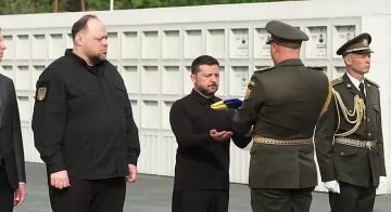 "Цвет нации" сегодня с помпой хоронил Коновальца на болоте, где незаконно построили Национальное военное мемориальное кладбище
