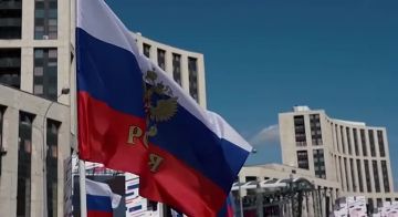 С Днем государственного флага!