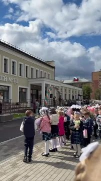 «Чтобы весь мир говорил по-русски, изучайте автомат Калашникова. Всем джамбо»