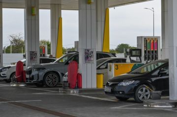 Где есть бензин вечером 3 сентября в Крыму: адреса АЗС с топливом по 100 рублей