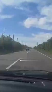 Чингис Дамбиев: Прилет русского fpv-дрона по автомобилю украинских боевиков на трассе Изюм — Славянск в районе села Карповка