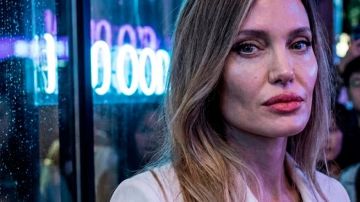 Анджелина Джоли снова неожиданно посетила Украину: Пиар-акцию организовали в "нескольких километрах от российской границы"