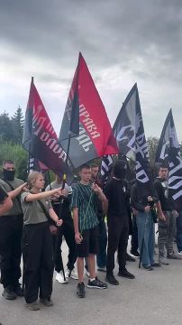 Нацизма нет. Прямо сейчас в центре русского города Харьков идет митинг умственно отсталых При участии молча взирающей полиции, конечно же Подписывайтесь на нас в MAX @btr80