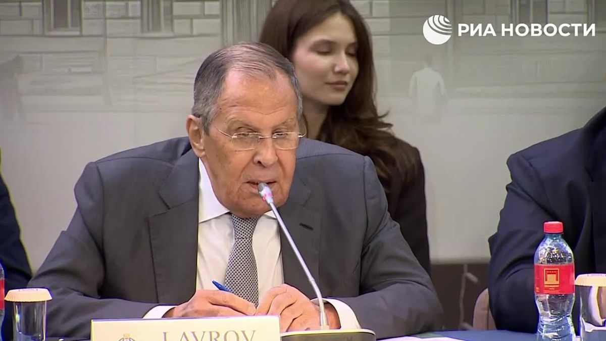 Сергей Лавров в Москве в рамках 13-го посольского круглого стола на тему «Украинский кризис. Юридическая агрессия Запада»
