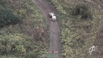 Харьковская область.. На видео наш FPV поражает НРТК противника, который использовался для подвоза топлива и других расходников на передний край