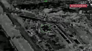 Кадры поражения "Геранями" двух логистических центров в Дачном и Усатово в Одесской области