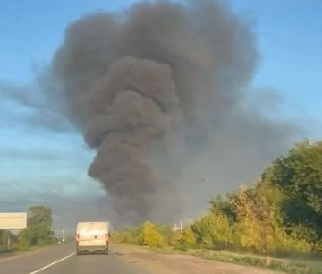 Под Броварами после атаки горят склады транспортной компании "Zammler Group" в Красиловка Киевская область