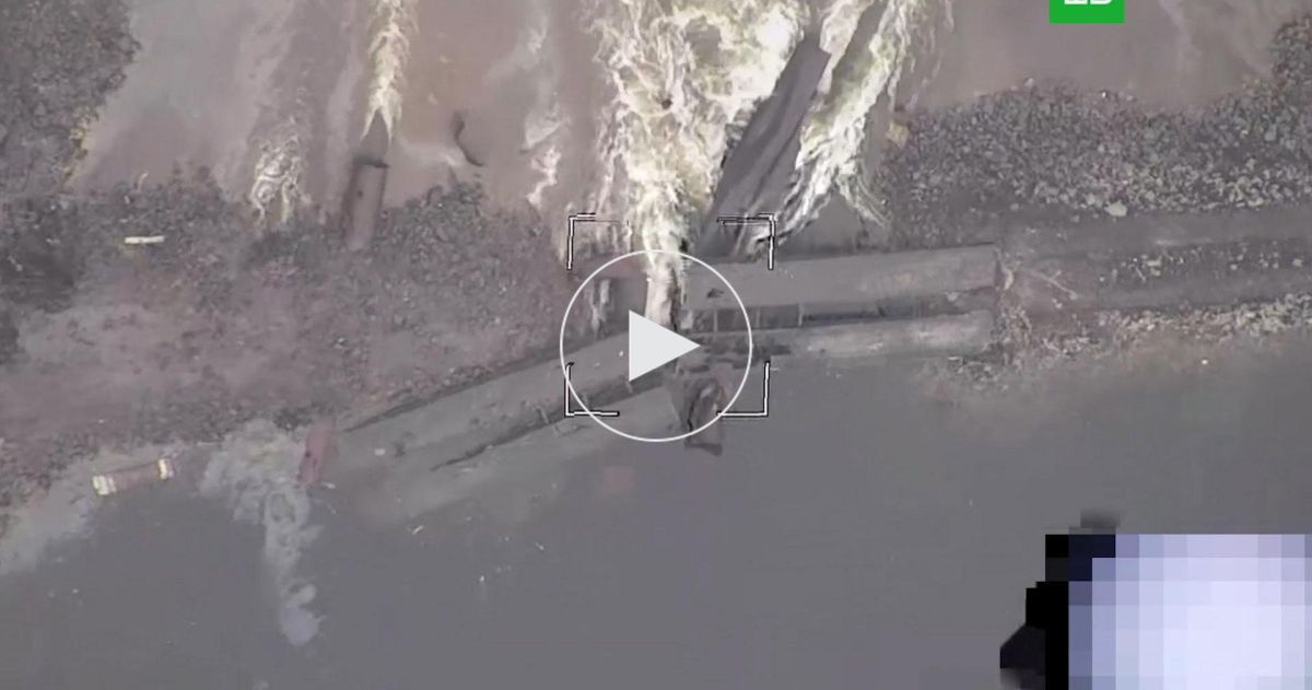 Минобороны РФ показало видео удара по мосту через реку Оскол