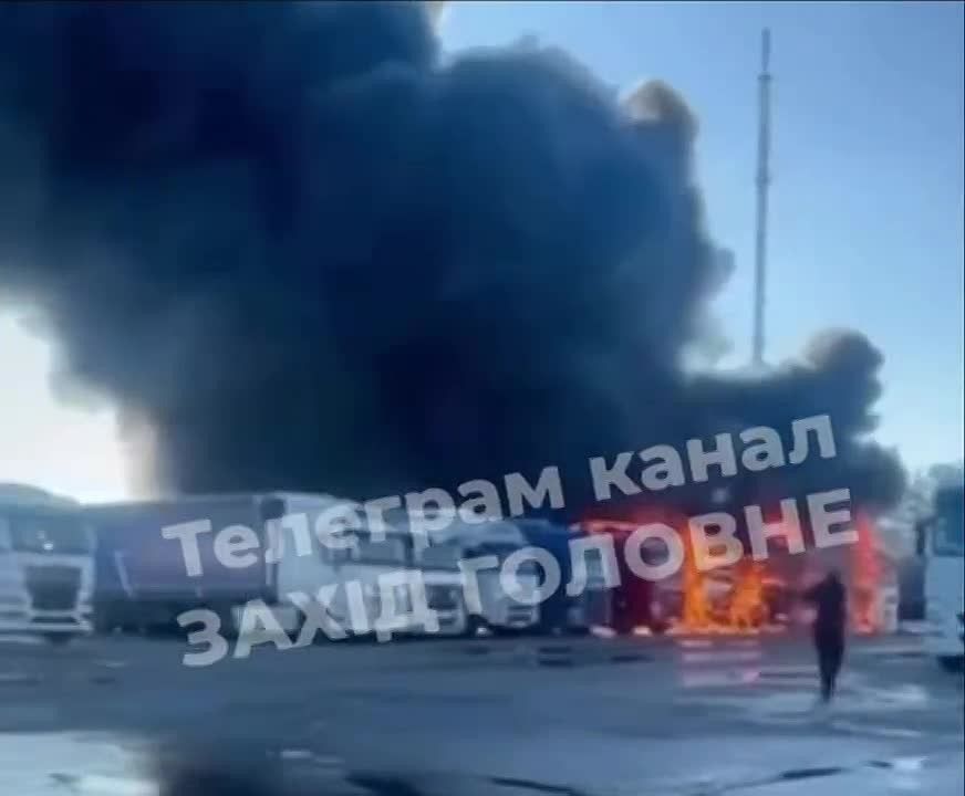 Западная Украина в огне. По состоянию на данный момент за сегодняшний день: • Ровно - 12 взрывов;